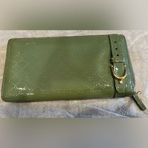 Preloved Patent green Gucci zippy wallet